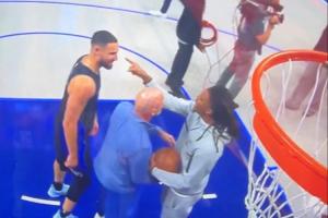 莫兰特用手指指克莱面部 被克莱一巴掌打开 双方险些爆发冲突